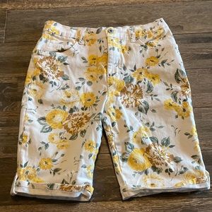 💕 Price Drop 💕Floral Yellow and White Women's Shorts